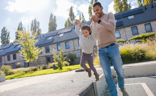 Op deze slide wordt getoond Vader en dochter bij Laurierkwartier.