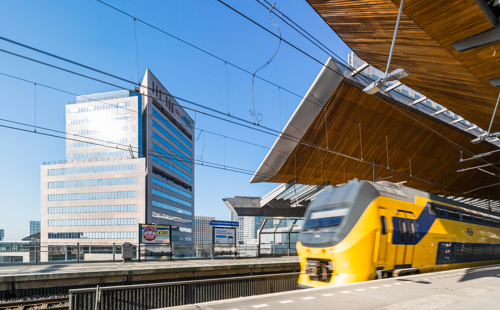 Op deze slide wordt getoond Europlaza Kantoor Amsterdam ASR Dutch Mobility Office Fund.